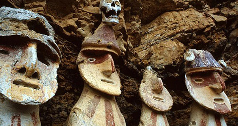 Sarcófagos de Karajía Chachapoyas Tours Lamud Peru